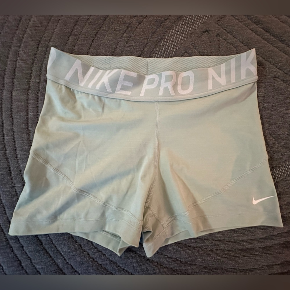 Nike Pro Women's Light Sage Green Bike Shorts - 3”